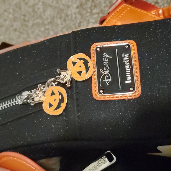 Exclusive Loungefly Halloween Chip N Dale Pumpkin Glow Mini Backpack - Picture 5 of 7